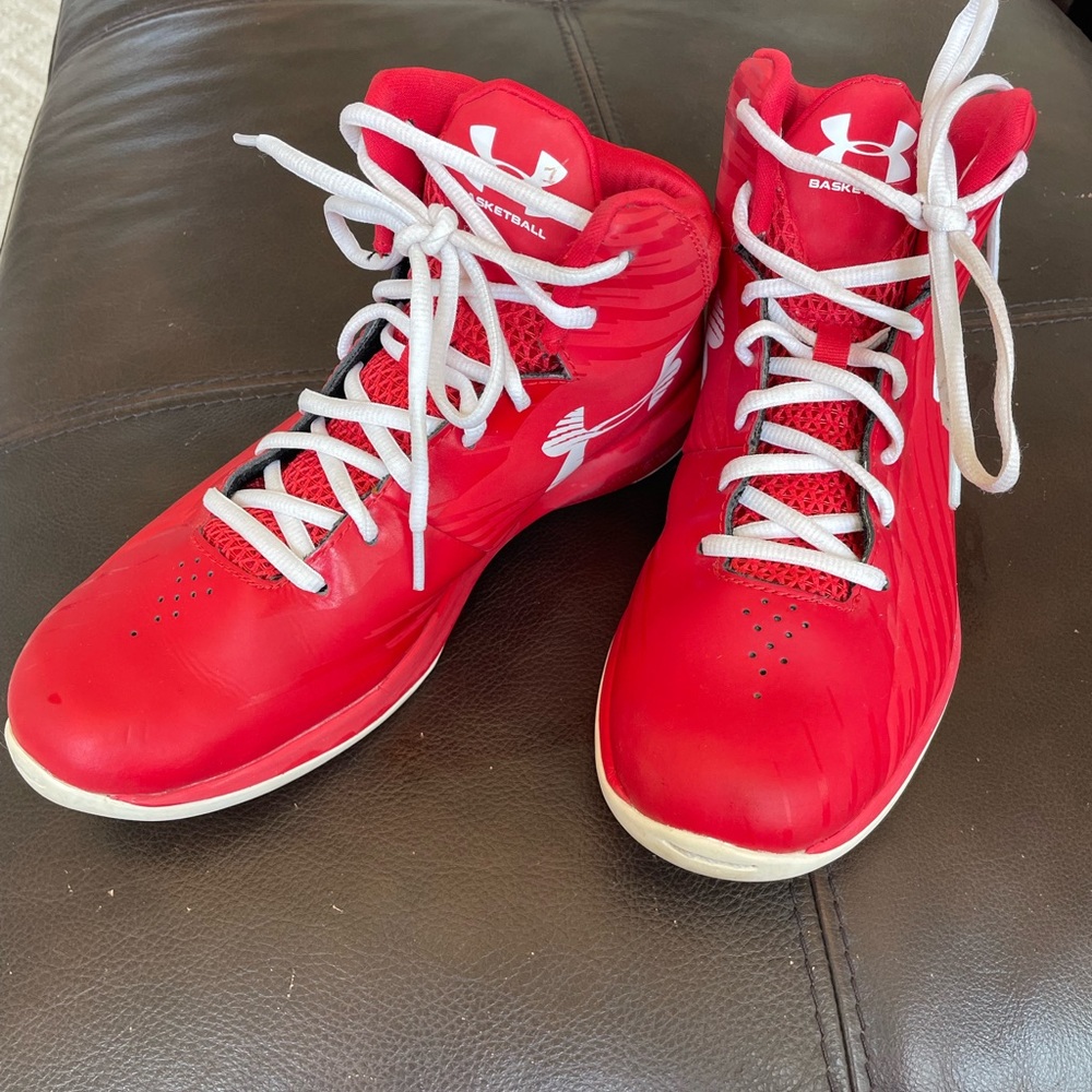 UNDER ARMOUR  athletic shoes. Size 6.5 red.  Like new condition.